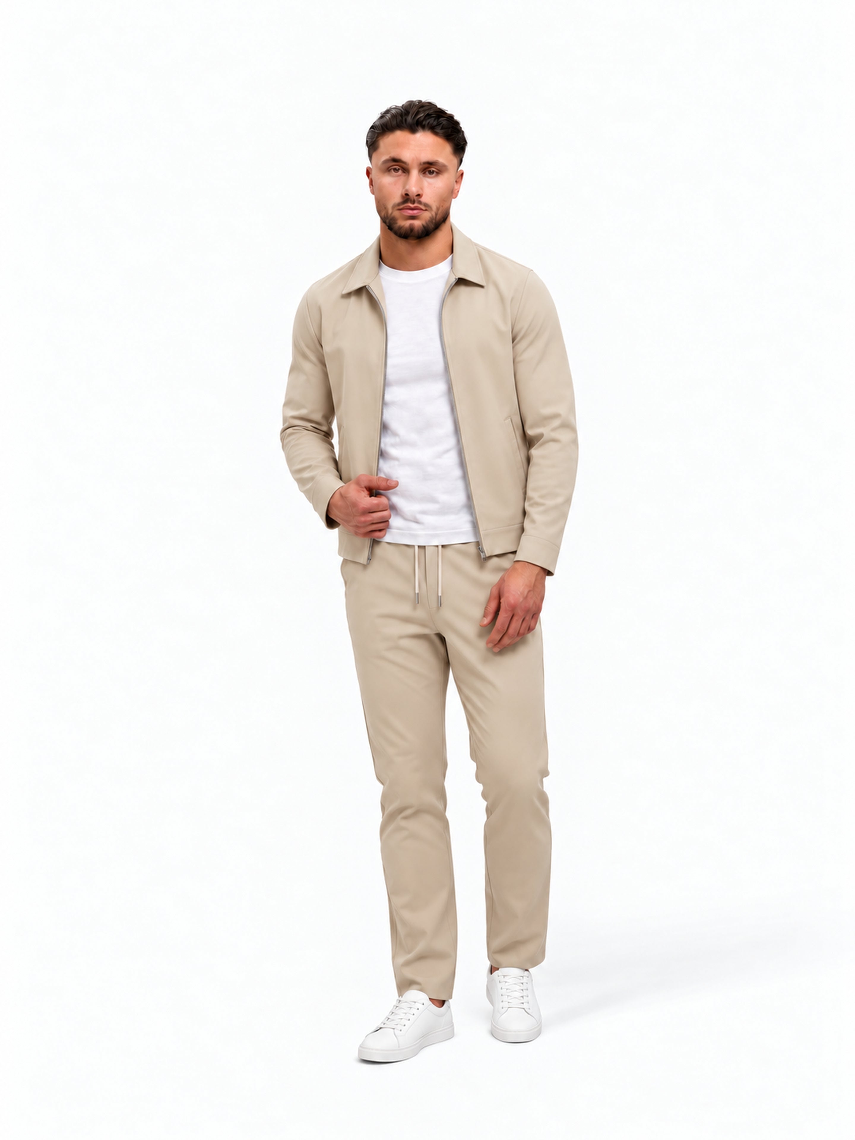 TECH SUIT | BEIGE - volledige outfit met witte sneakers