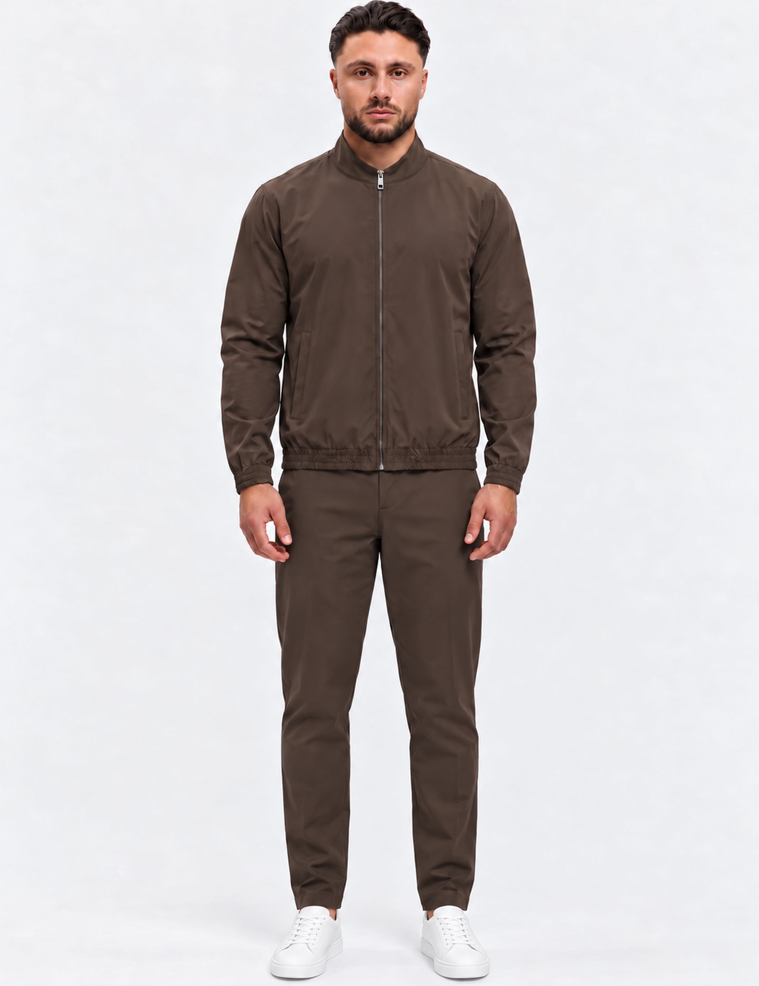 TECH ZIP SUIT | BROWN - volledige outfit met witte sneakers